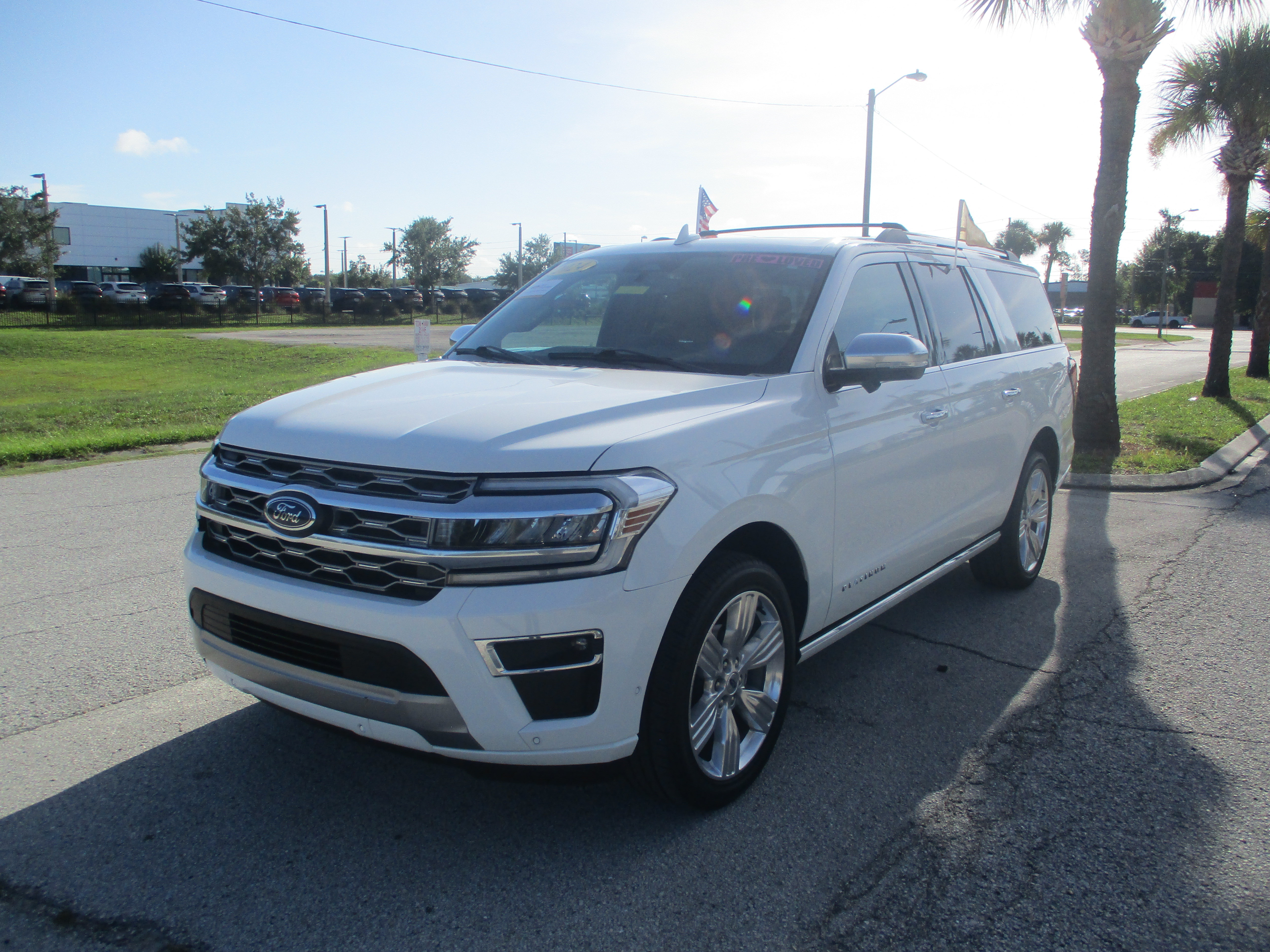 Certified 2024 Ford Expedition Max Platinum RWD image 3