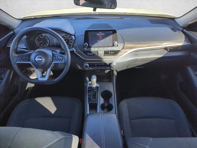 Used 2025 Nissan Altima 2.5 SV FWD image 17