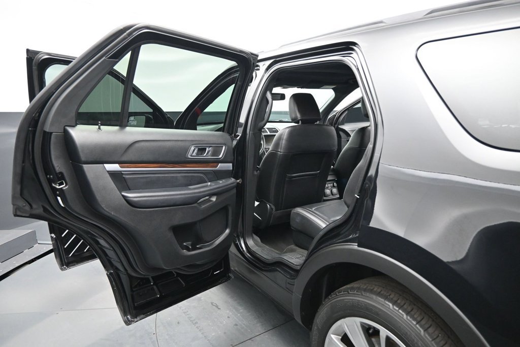 Certified 2018 Ford Explorer Limited AWD/4WD image 16