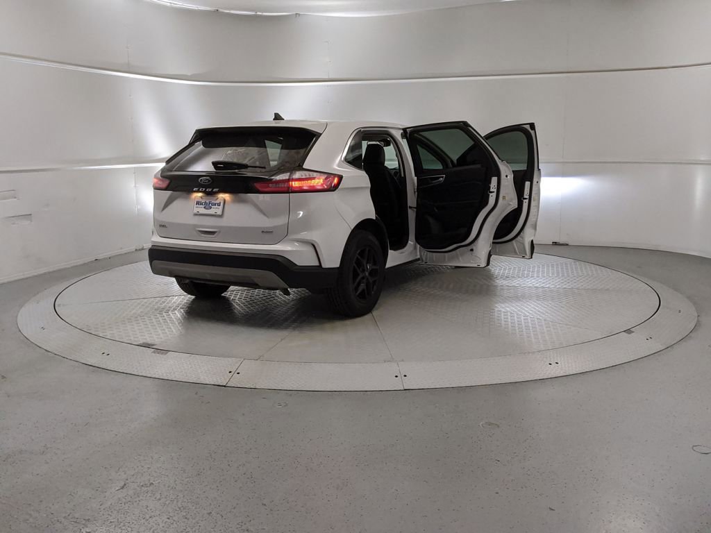 Certified 2024 Ford Edge SEL image 9