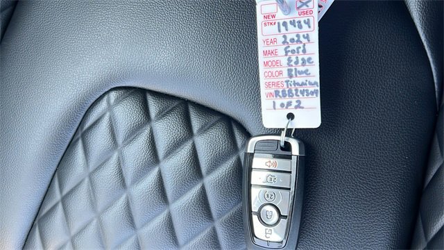 Certified 2024 Ford Edge Titanium image 30