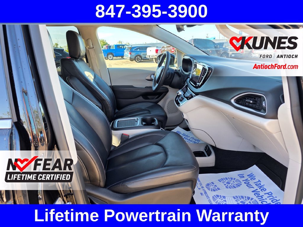 Used 2024 Chrysler Pacifica Touring-L FWD image 31