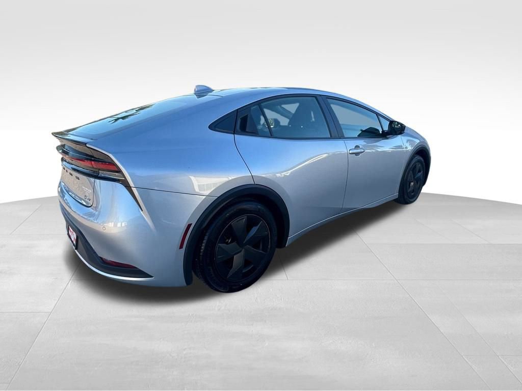 Used 2024 Toyota Prius LE image 3