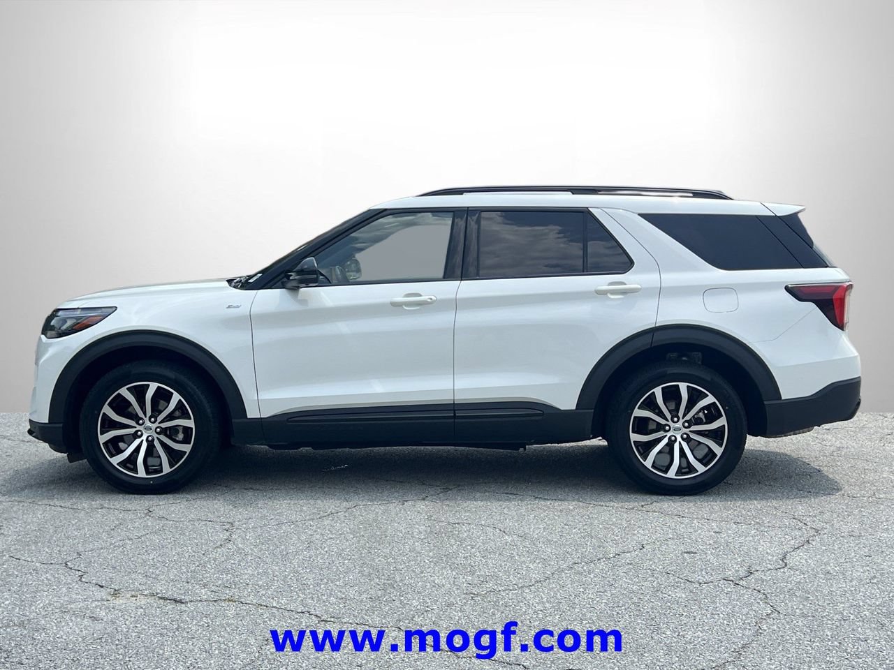 Certified 2025 Ford Explorer ST-Line AWD/4WD image 24