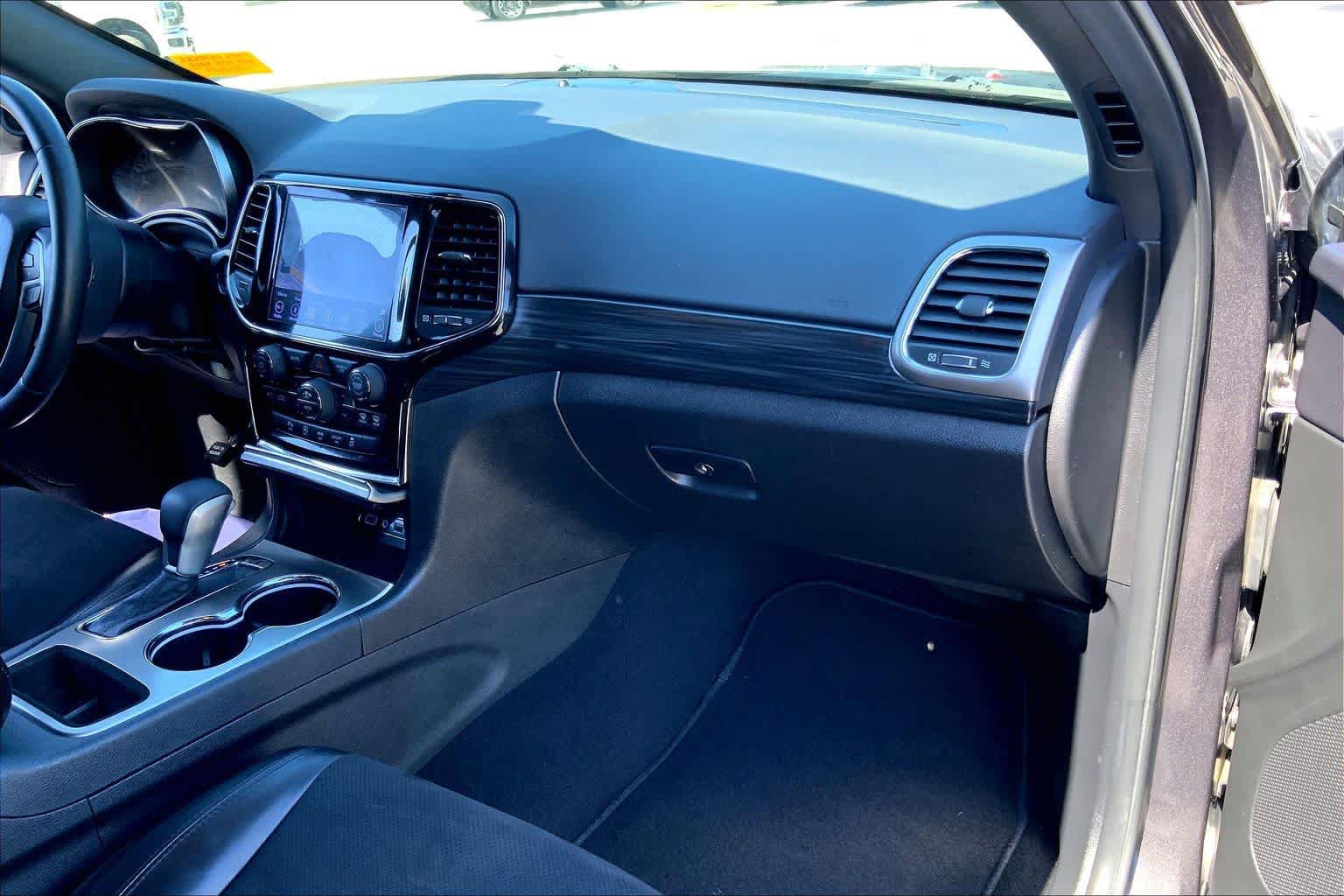 Used 2019 Jeep Grand Cherokee Altitude RWD image 17