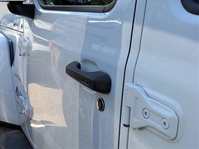 Used 2021 Jeep Wrangler Unlimited Sahara AWD/4WD image 12