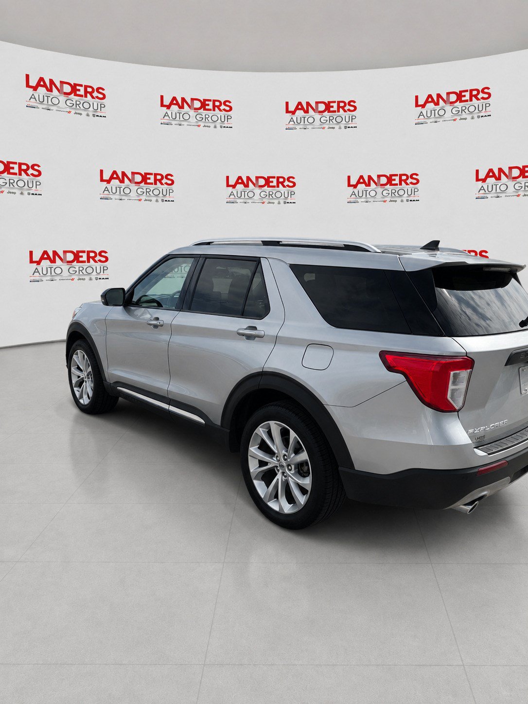 Certified 2022 Ford Explorer Platinum w/ Equipment Group 601A AWD/4WD image 6