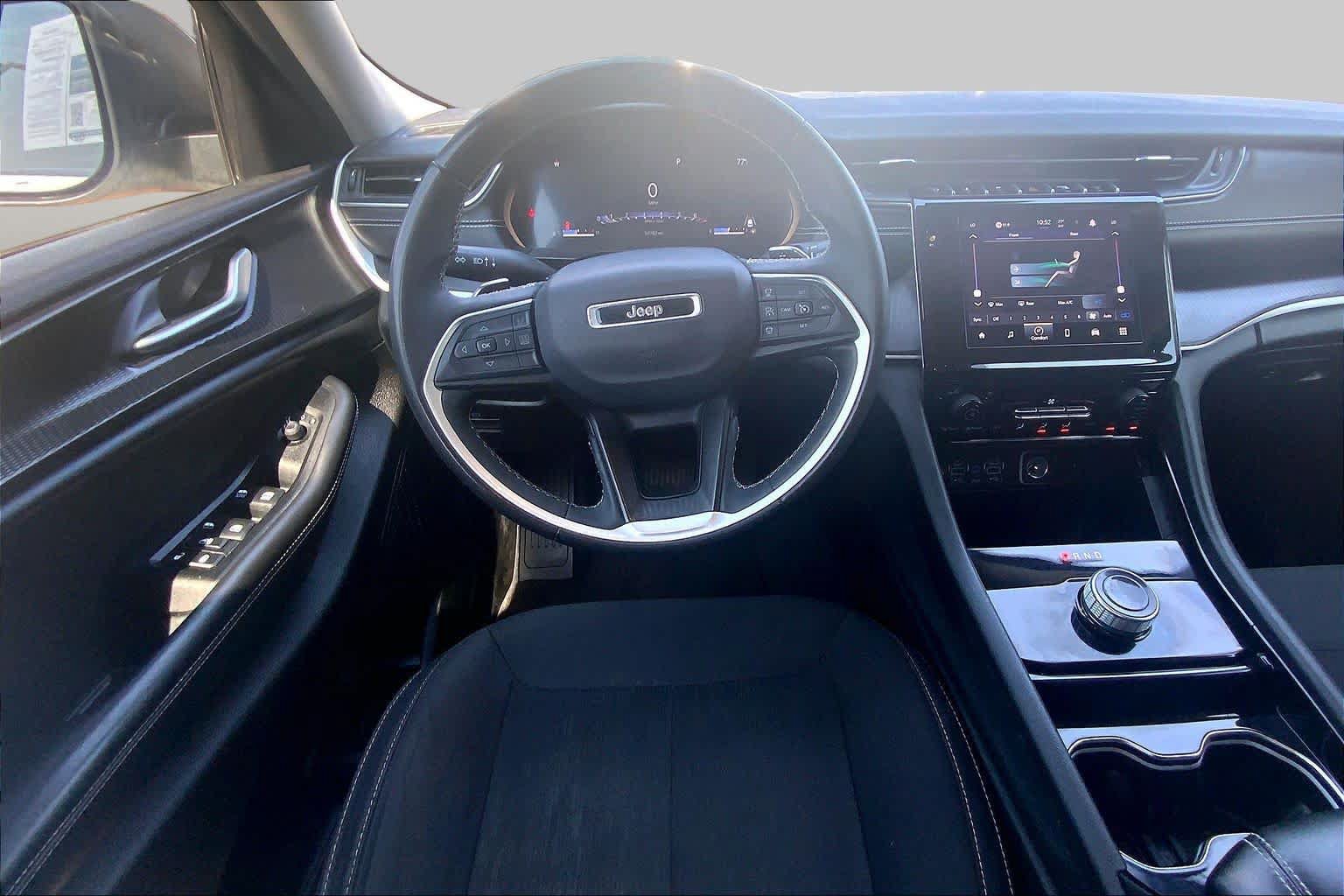 Used 2023 Jeep Grand Cherokee L Laredo RWD image 6