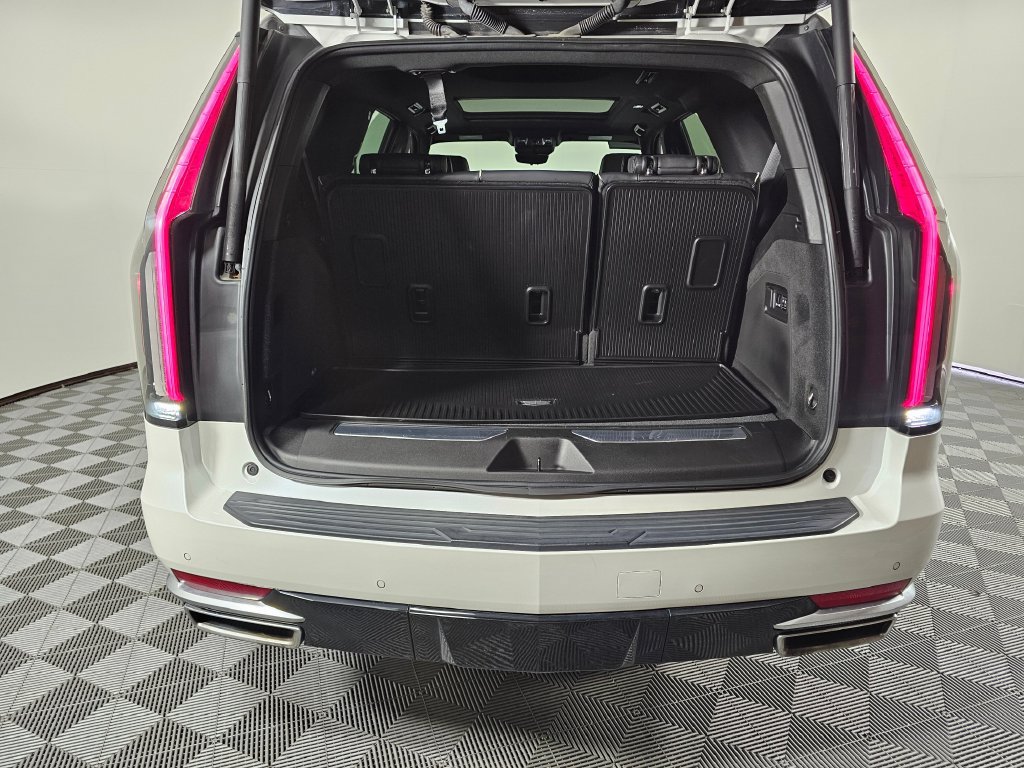 Used 2023 Cadillac Escalade Premium Luxury w/ LPO, Radiant Package AWD/4WD image 16