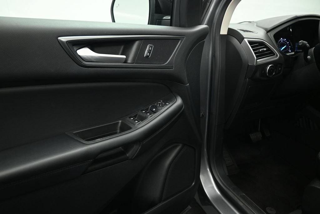 Certified 2023 Ford Edge SE w/ Black Appearance Package AWD/4WD image 11