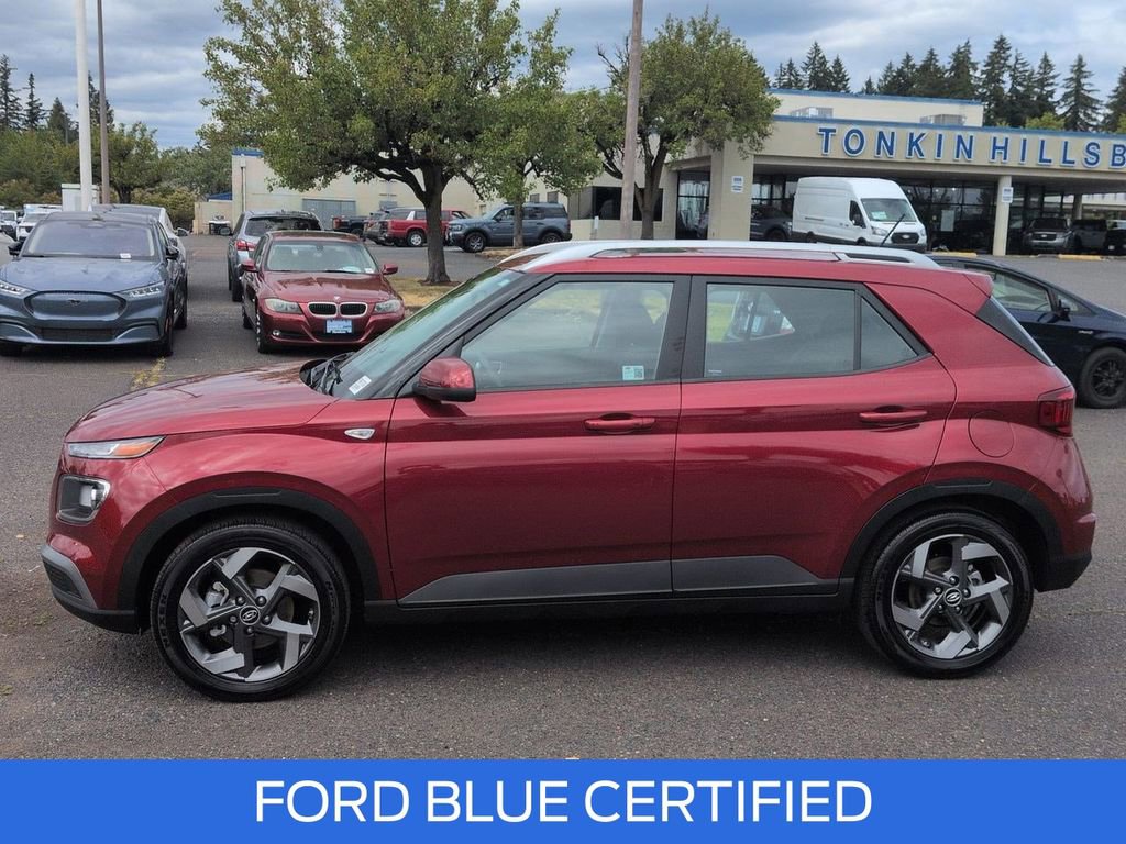 Used 2024 Hyundai Venue SEL FWD image 2