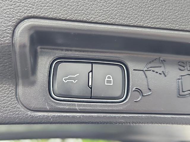 Certified 2022 Ford Explorer XLT w/ Equipment Group 202A image 18