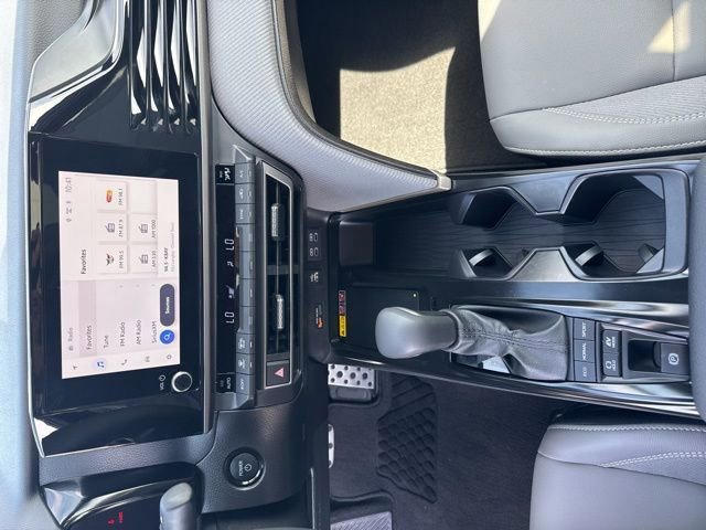 Used 2025 Toyota Camry SE w/ Convenience Package FWD image 31