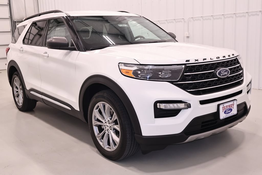 Certified 2023 Ford Explorer XLT w/ Equipment Group 202A AWD/4WD image 4