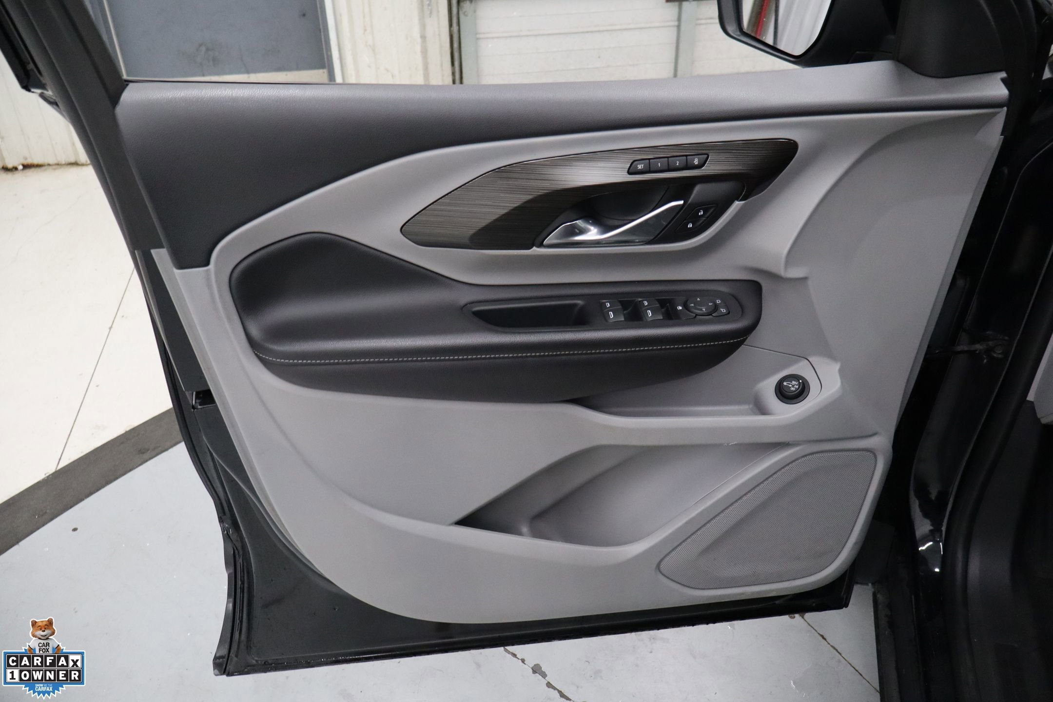 Used 2024 GMC Terrain SLT image 21