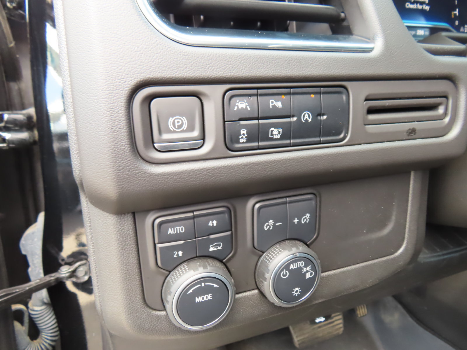 Used 2023 Chevrolet Tahoe RST w/ Luxury Package AWD/4WD image 14