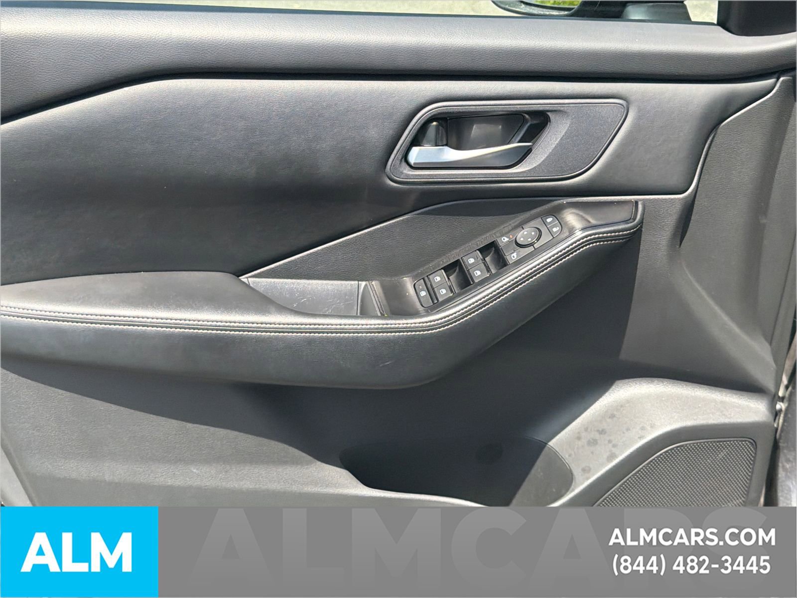 Used 2025 Nissan Rogue SV FWD image 11