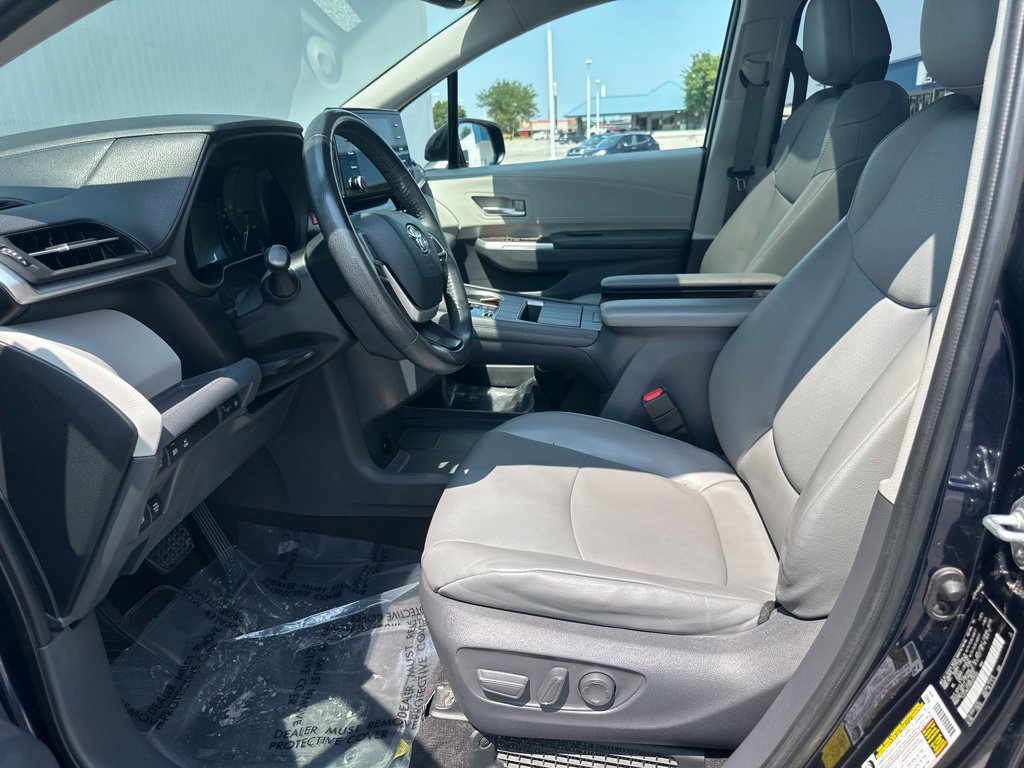 Used 2021 Toyota Sienna XLE w/ XLE Plus Package FWD image 14