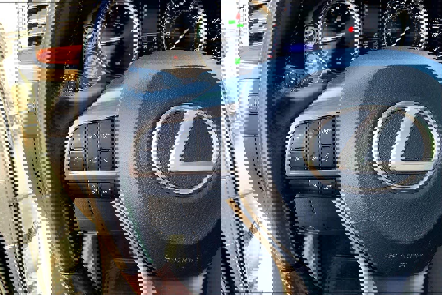 Used 2017 Lexus LX 570 4WD w/ Luxury Package image 24