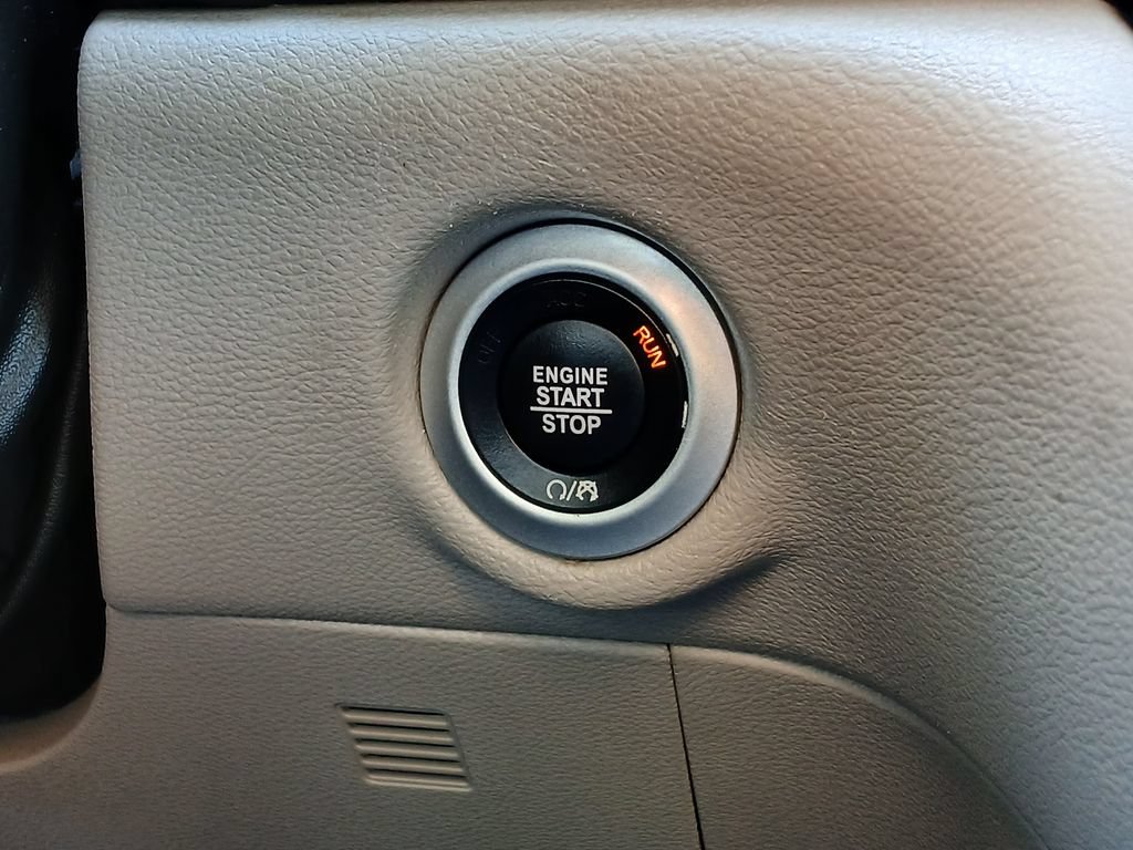 Used 2024 Chrysler Pacifica Touring-L FWD image 16