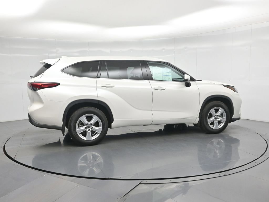 Used 2021 Toyota Highlander LE image 13