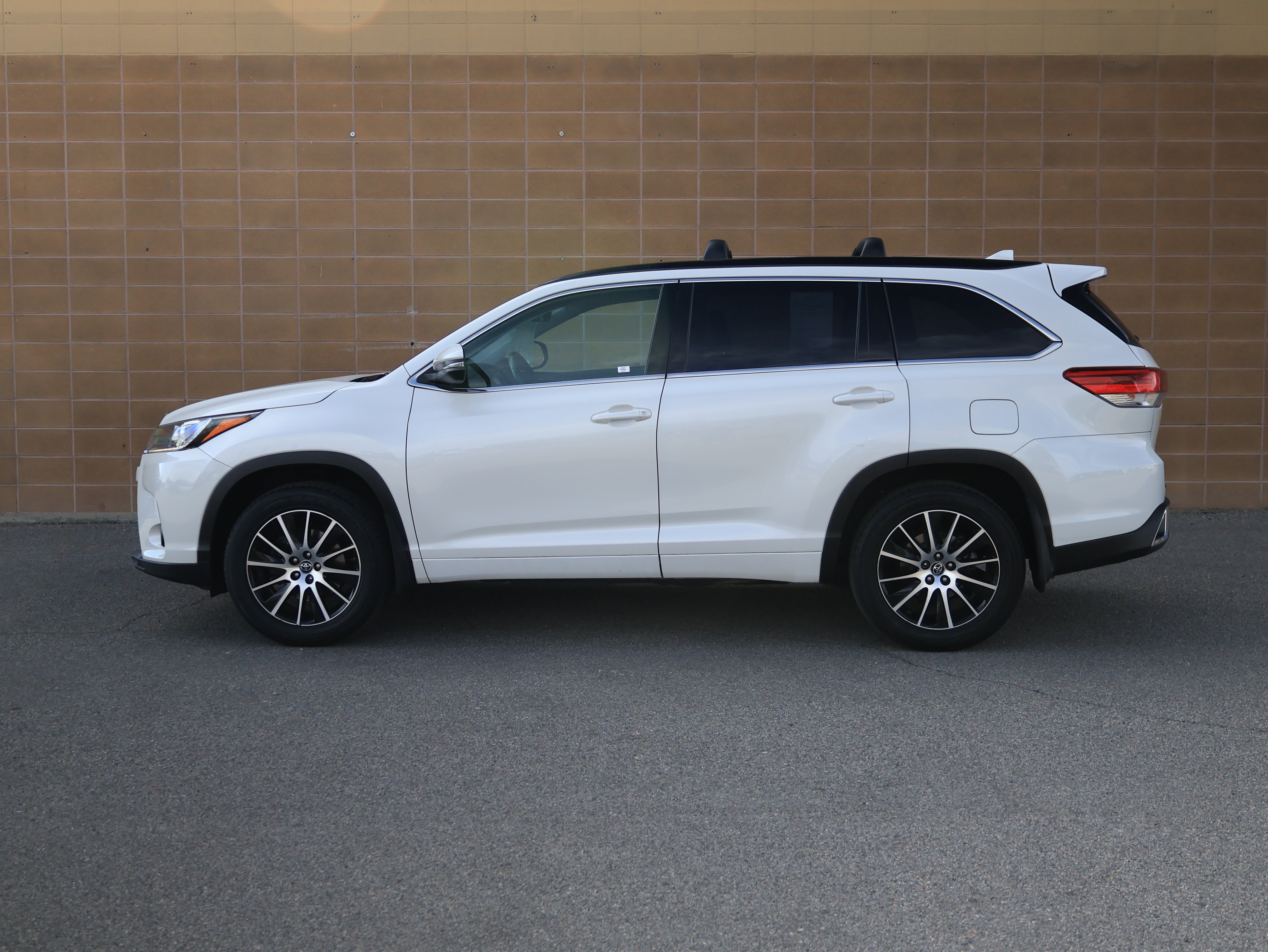 Used 2018 Toyota Highlander SE AWD/4WD image 8