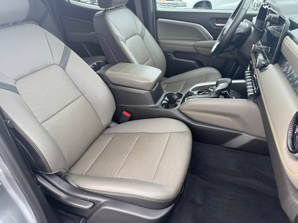Used 2024 Chevrolet Colorado ZR2 w/ ZR2 Convenience Package III AWD/4WD image 17