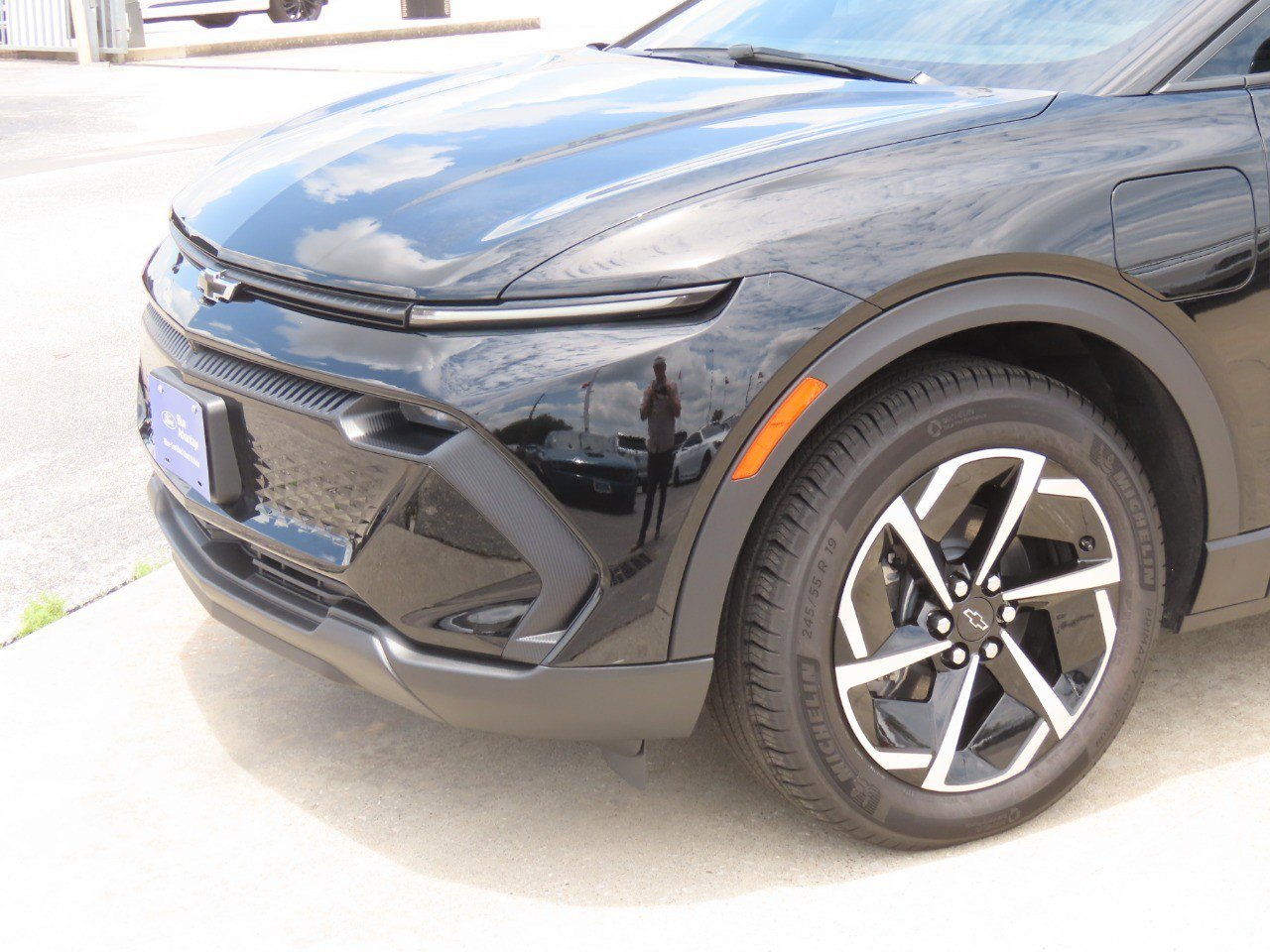 Used 2026 Chevrolet Equinox EV LT w/ Comfort Package FWD image 3