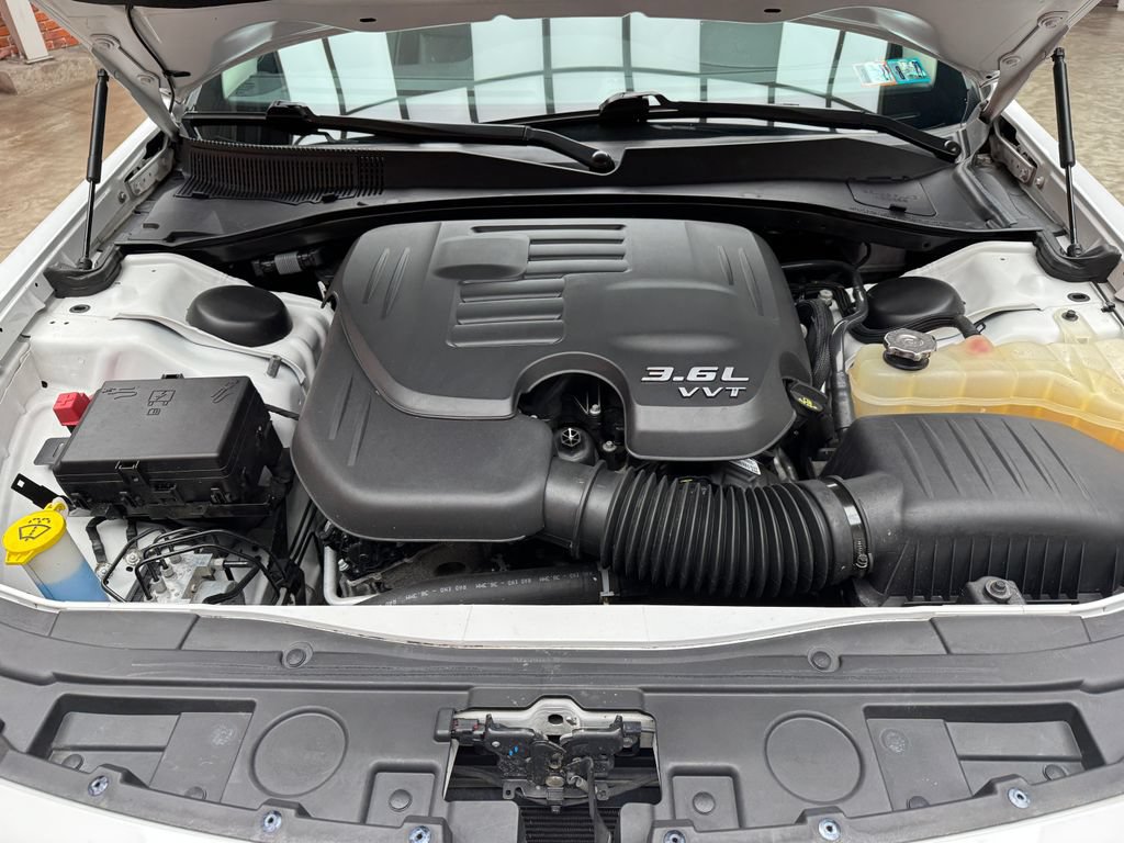 Used 2019 Chrysler 300 Limited RWD image 28