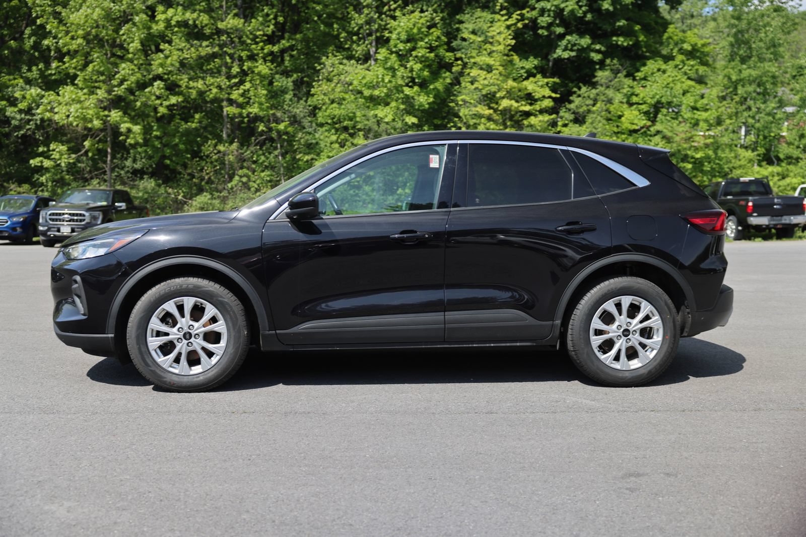 Certified 2023 Ford Escape Active w/ Tech Pack #2 AWD/4WD image 2