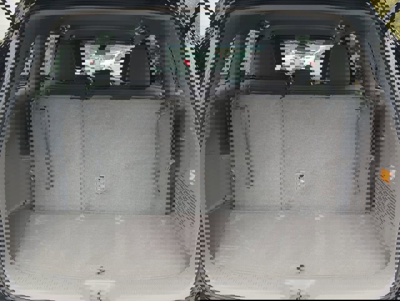 Used 2018 Toyota Highlander LE image 12