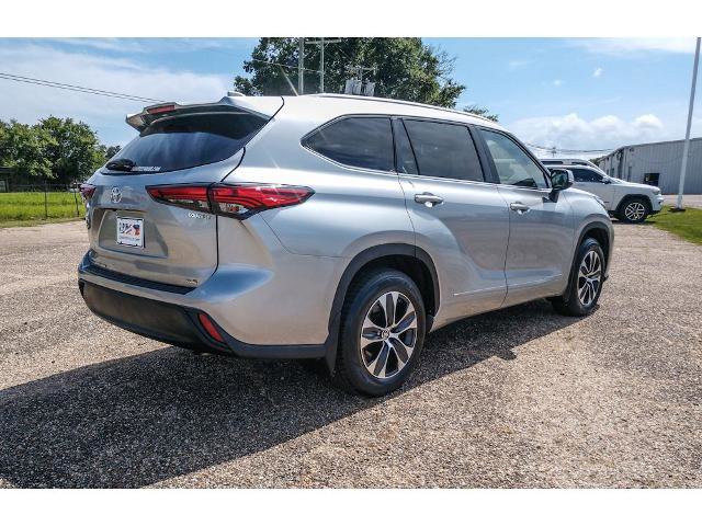 Used 2023 Toyota Highlander XLE FWD image 4