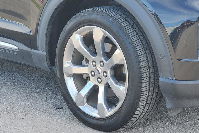 Certified 2020 Ford Explorer Platinum w/ Premium Technology Package image 3