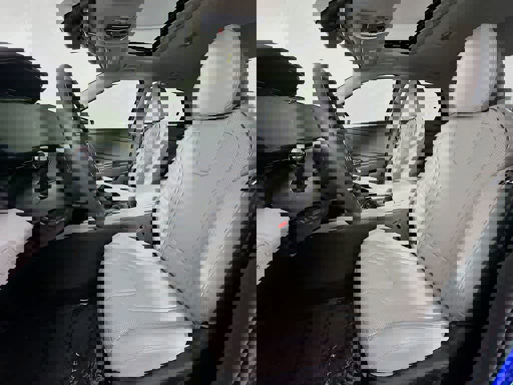 Used 2026 Hyundai Elantra Limited w/ Cargo Package image 14