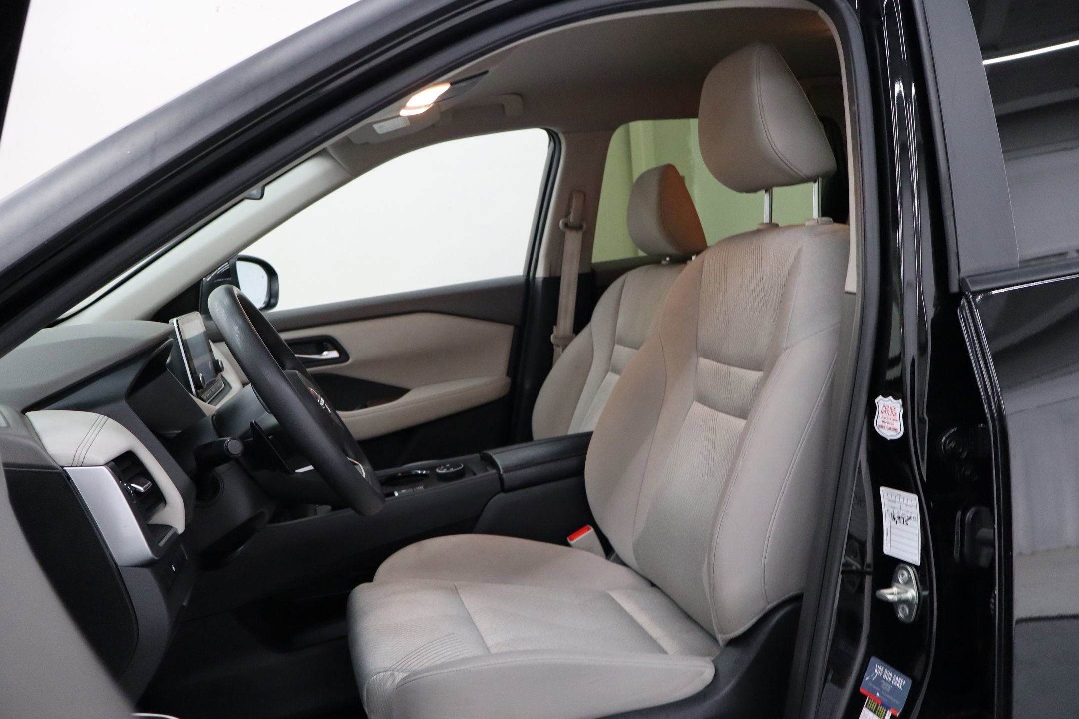 Used 2024 Nissan Rogue SV image 13