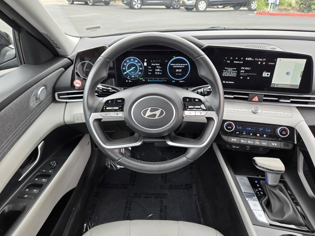 Used 2025 Hyundai Elantra Limited FWD image 12