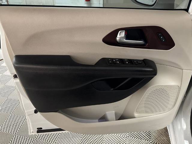 Used 2020 Chrysler Pacifica Limited w/ Advanced Safetytec Group image 16