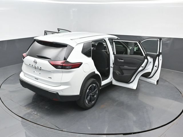 Used 2025 Nissan Rogue SV AWD/4WD image 27