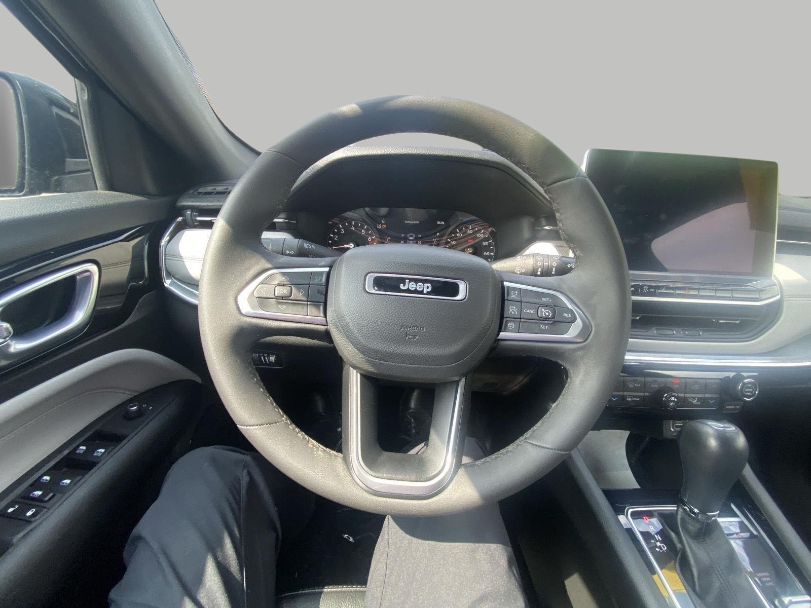 Used 2023 Jeep Compass Limited w/ Sun and Sound Group AWD/4WD image 14