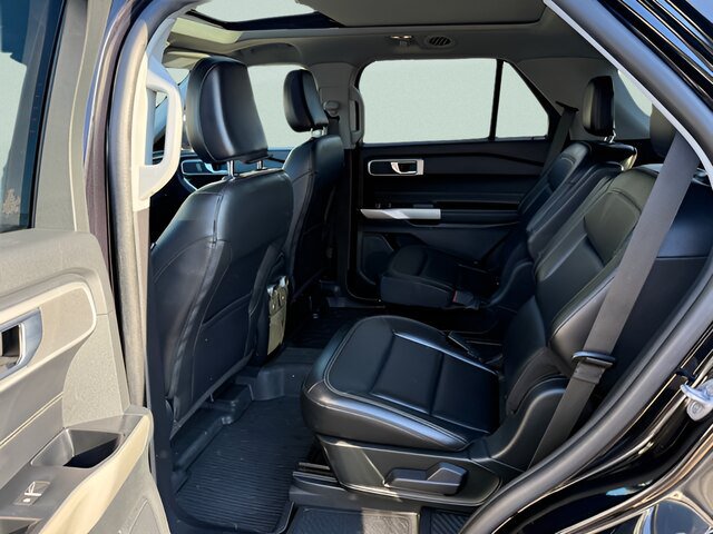 Certified 2022 Ford Explorer XLT w/ Equipment Group 202A AWD/4WD image 5