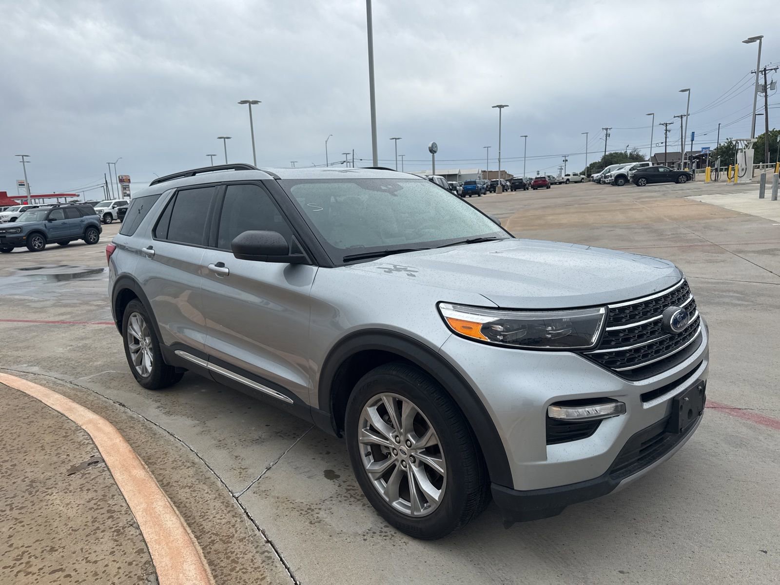 Certified 2022 Ford Explorer XLT w/ Equipment Group 202A RWD image 3