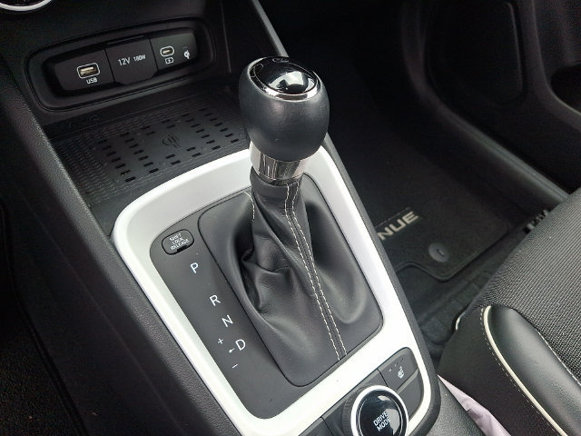 Used 2023 Hyundai Venue FWD image 26
