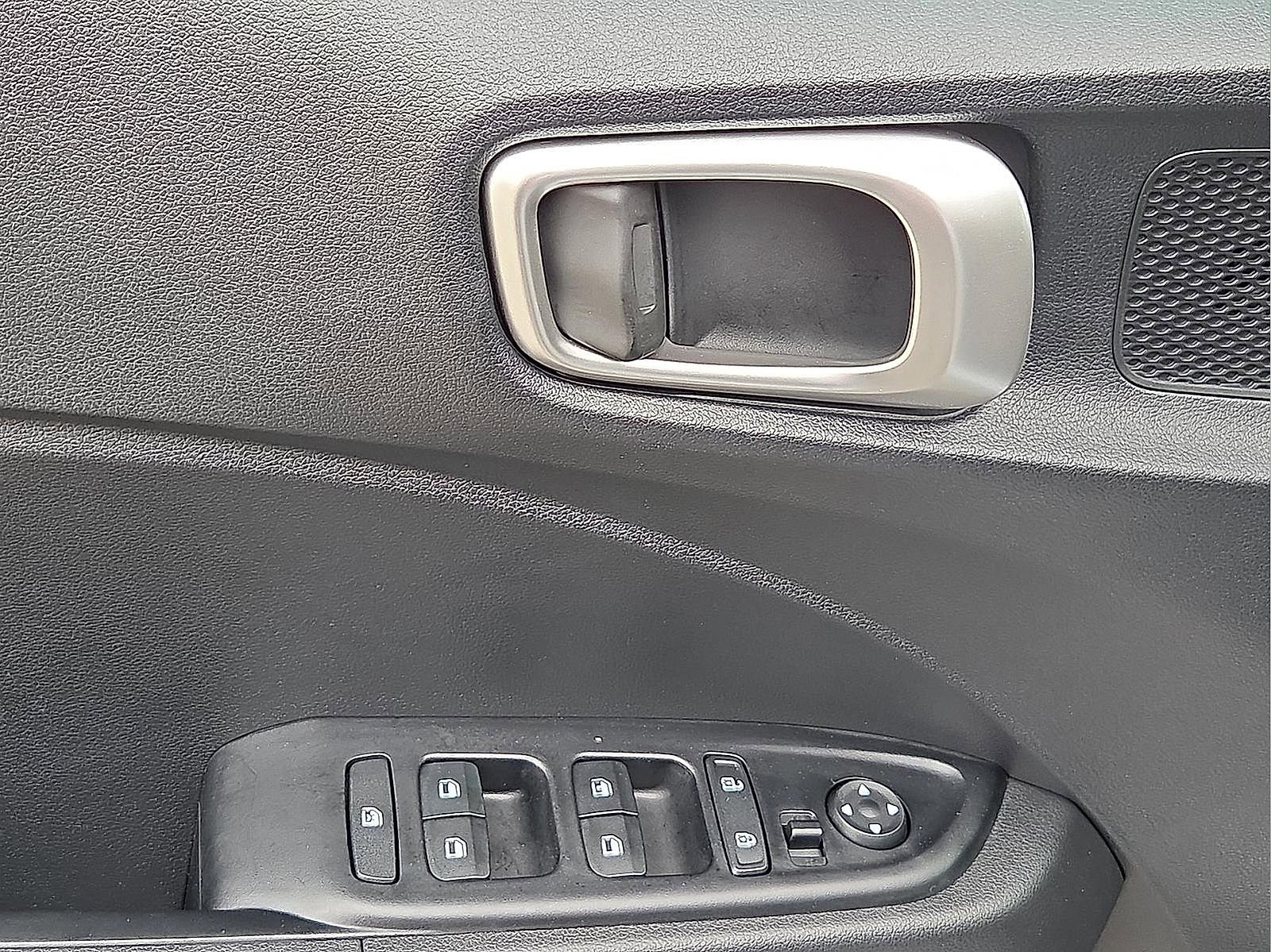 Used 2025 Hyundai Venue SE image 13