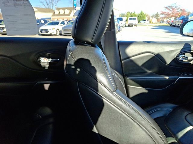 Used 2019 Jeep Cherokee Latitude Plus w/ Cold Weather Group image 14