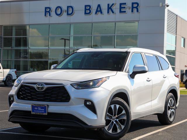 Used 2023 Toyota Highlander XLE FWD image 1