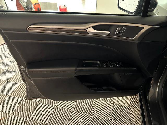 Certified 2018 Ford Fusion SE w/ Fusion SE Technology Package FWD image 16