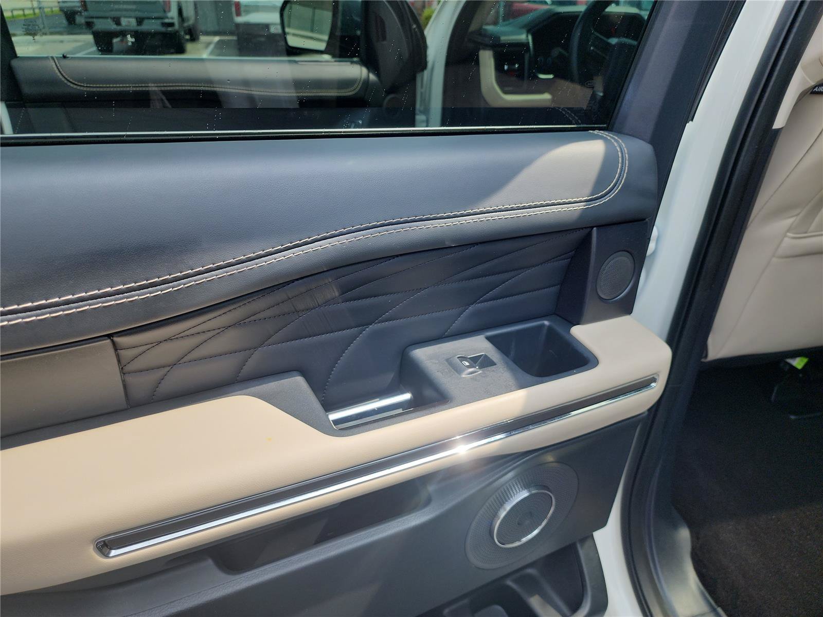 Certified 2023 Ford Expedition Platinum AWD/4WD image 17