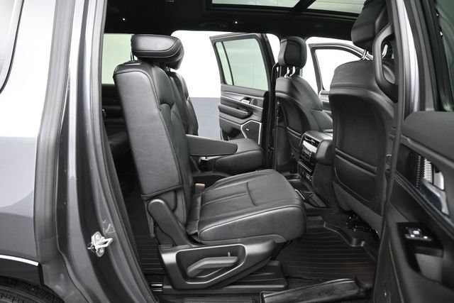 Used 2023 Jeep Wagoneer Series II AWD/4WD image 25