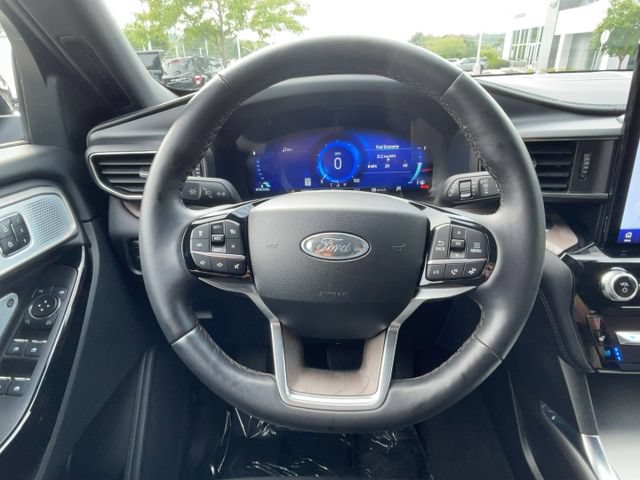 Certified 2024 Ford Explorer Platinum w/ Technology Package AWD/4WD image 16