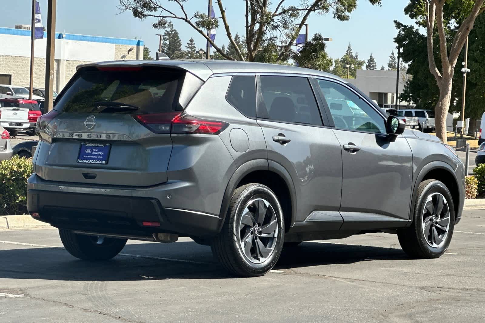 Used 2025 Nissan Rogue SV FWD image 2